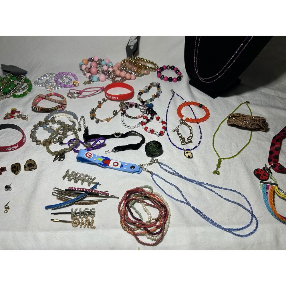 1-2lbs Assorted‎ Women's Jewelry Lot Bracelets Necklaces Earrings Charms Clips - Picture 7 of 9